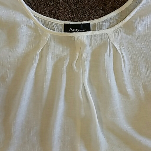 Ladies top - Picture 3 of 5